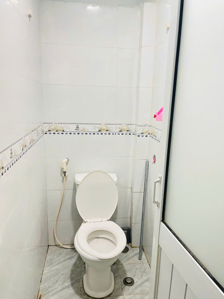Phòng trọ gác cao giá rẻ có máy lạnh ở 83 Phạm Văn Bạch chỉ từ 3tr