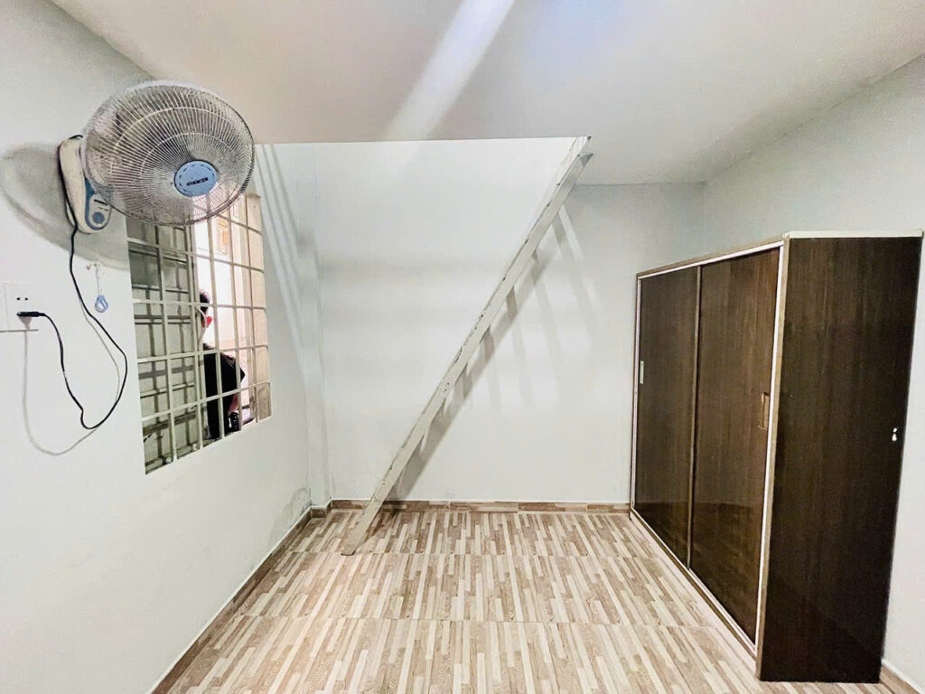 Phòng trọ gác cao giá rẻ có máy lạnh ở 83 Phạm Văn Bạch chỉ từ 3tr