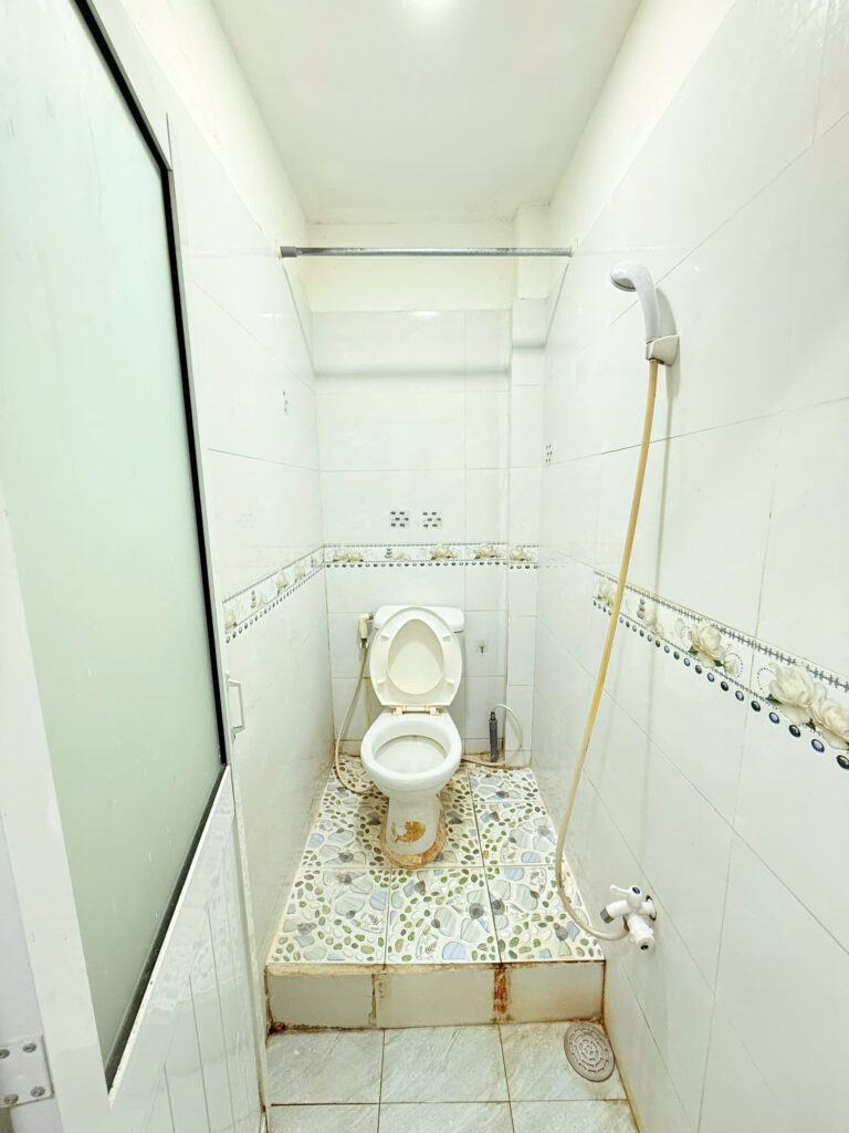 Phòng trọ gác cao giá rẻ có máy lạnh ở 83 Phạm Văn Bạch chỉ từ 3tr